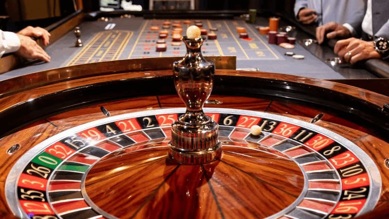 Grid permainan Bonanza Gold dengan simbol emas dan mekanik cluster di kebuntogel